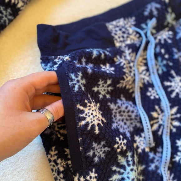Nautica blue snowflake pajama set- pants with half button up long sleeve shirt - Picture 5 of 5